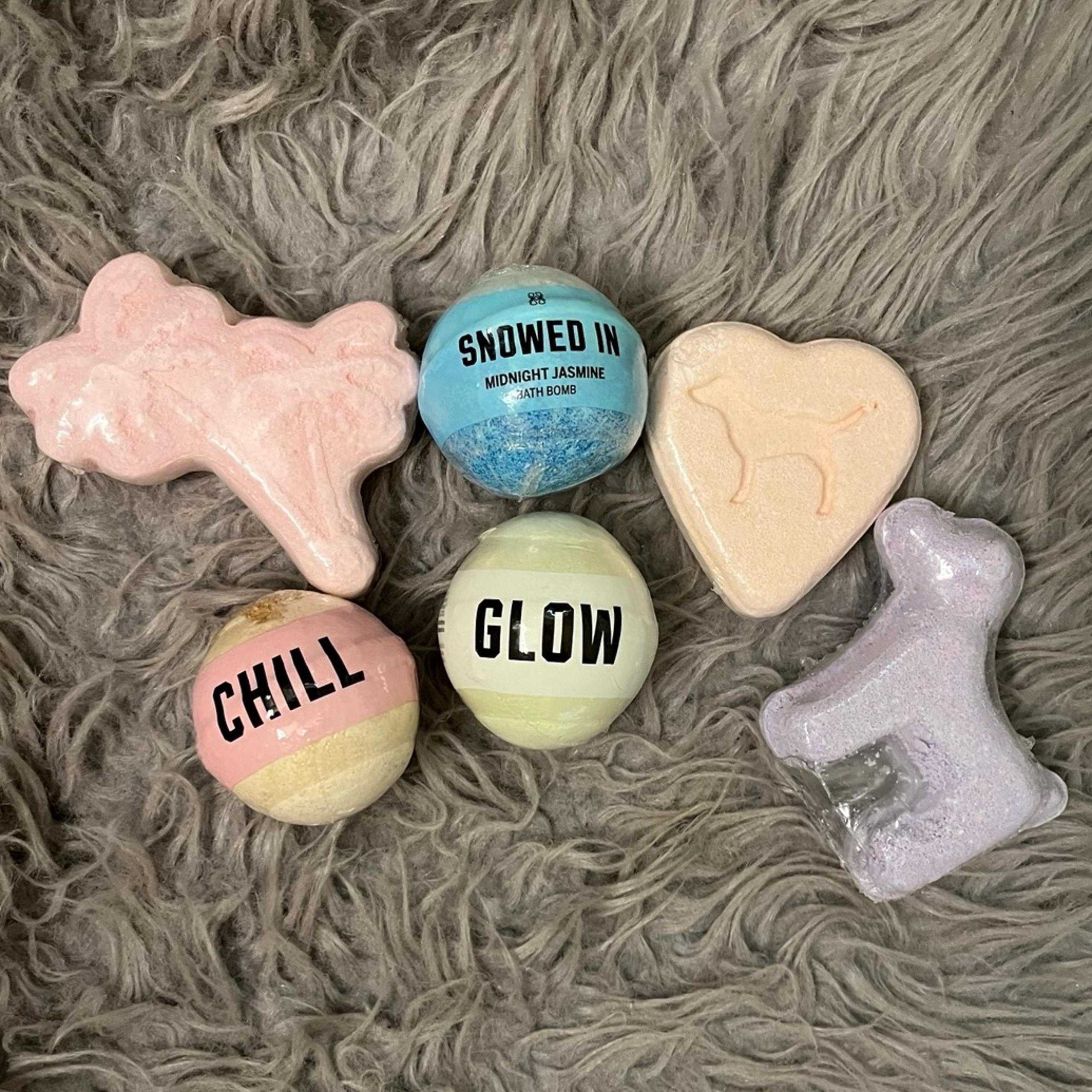 VS PINK BATH BOMBS NWT