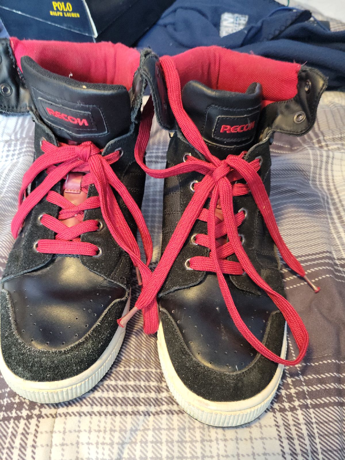 Recon Sneakers
