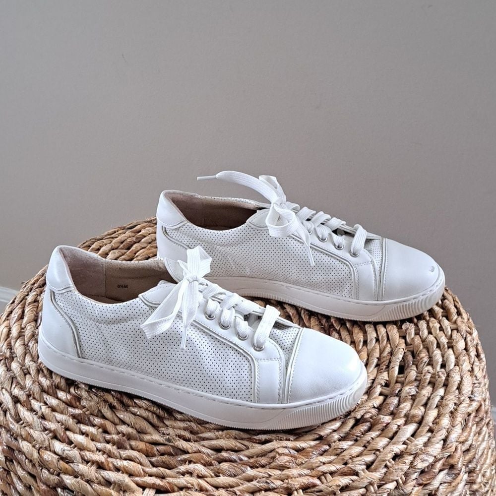 Vaneli Sport Womens Perforated White Leather Casual Sneakers Size 6.5