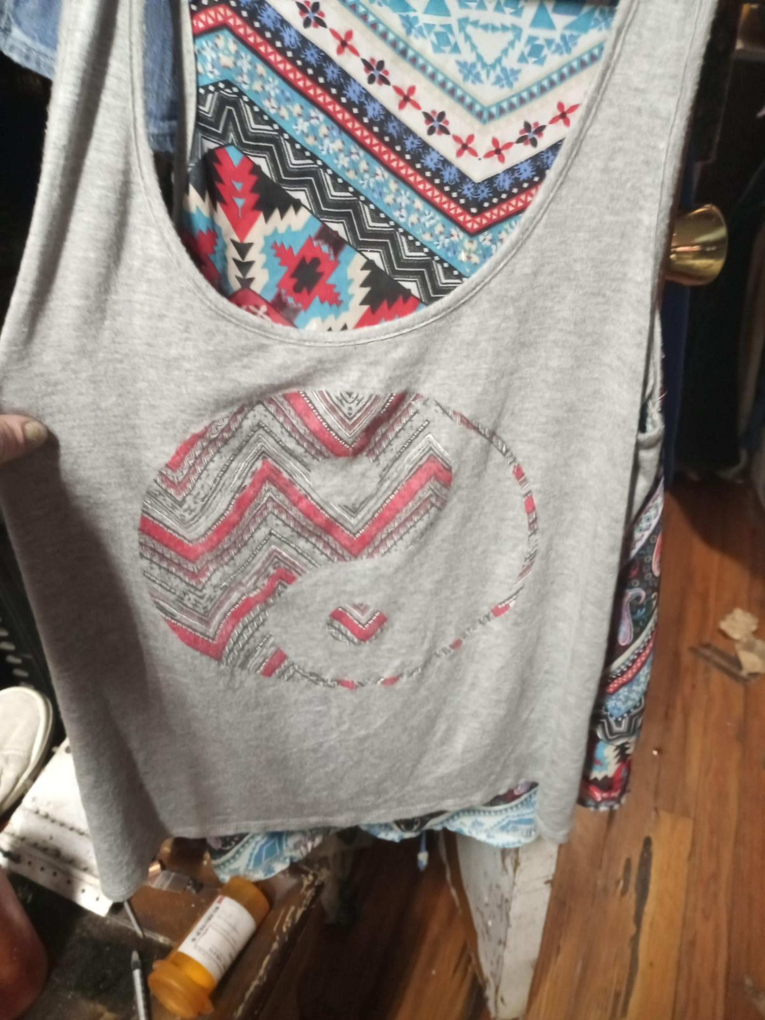 Hi-lo yin-yang & tribal print tank top J