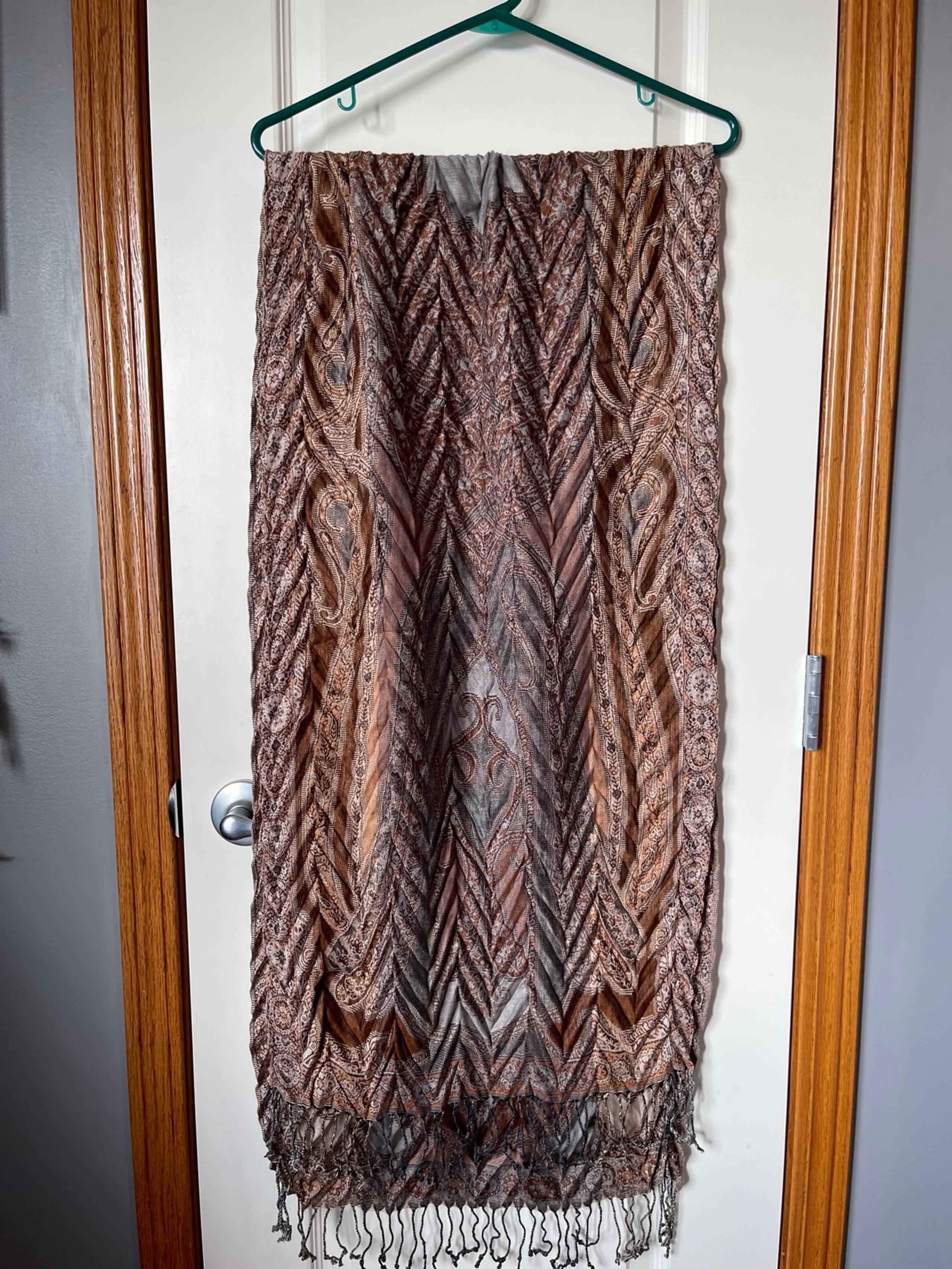 Women's fashion scarf/shawl (never used)