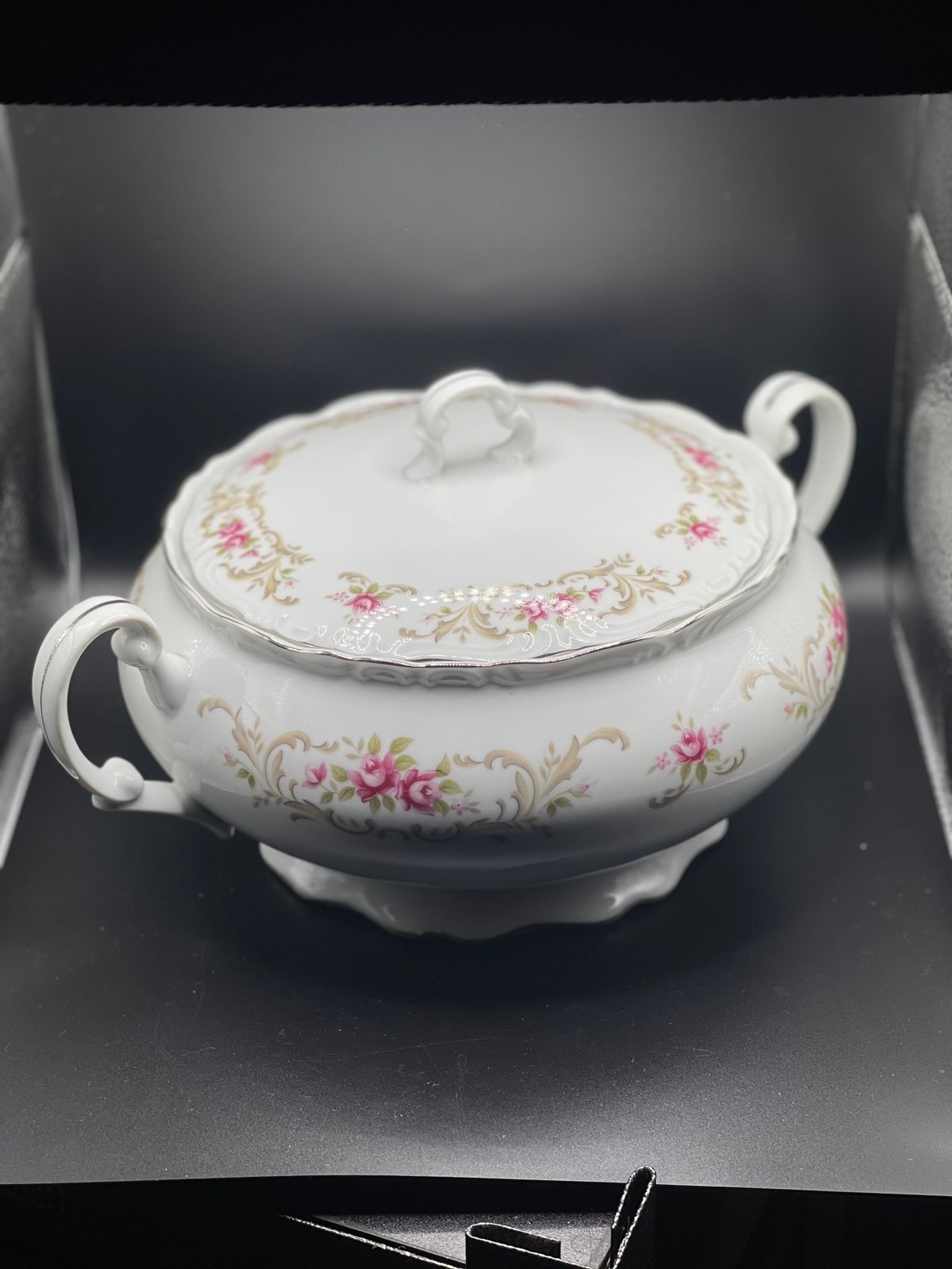 Rose Baroque by STYLE HOUSE Round Covered Vegetable