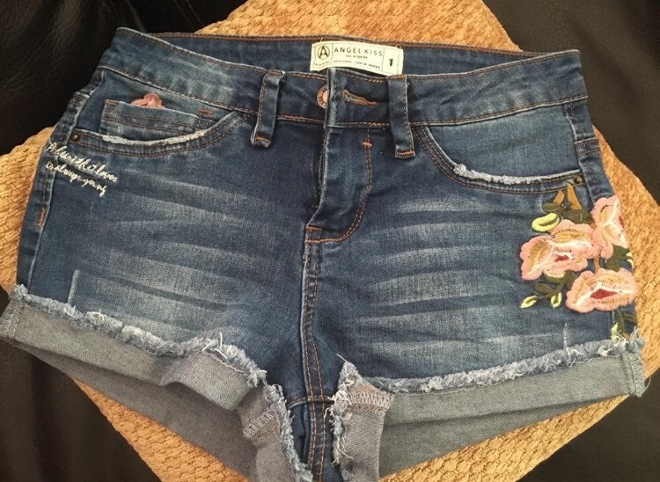 Angel Kiss Jean Shorts Size 1