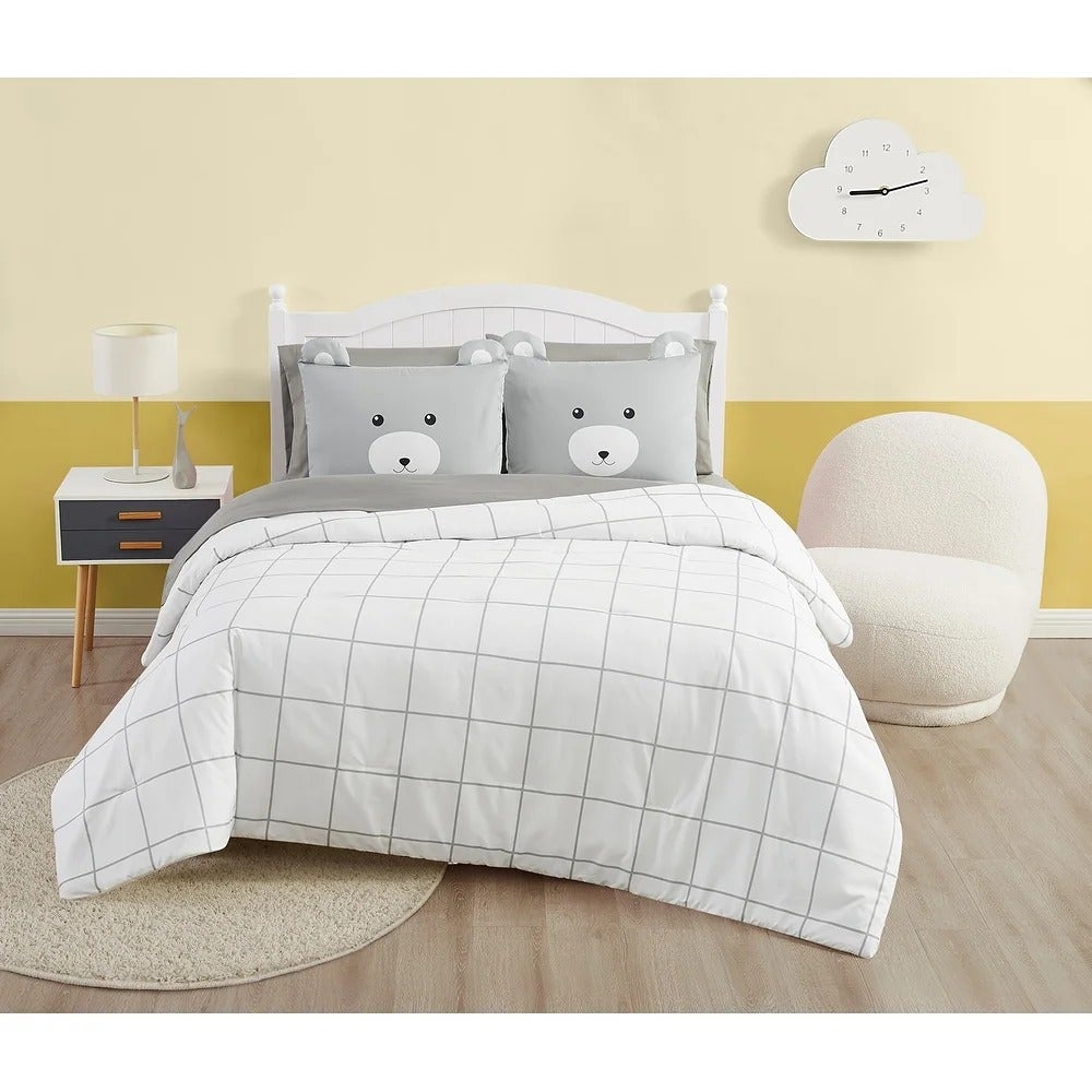 Zoomie Kids Bear Hug Comforter queen