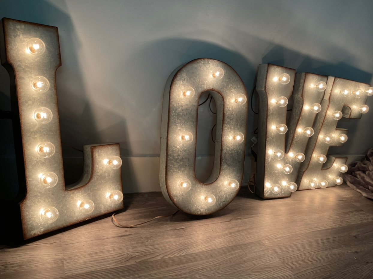 Light up love sign