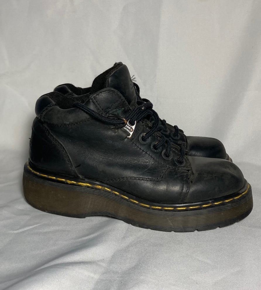 Dr martens boots 9357 womens sz 5