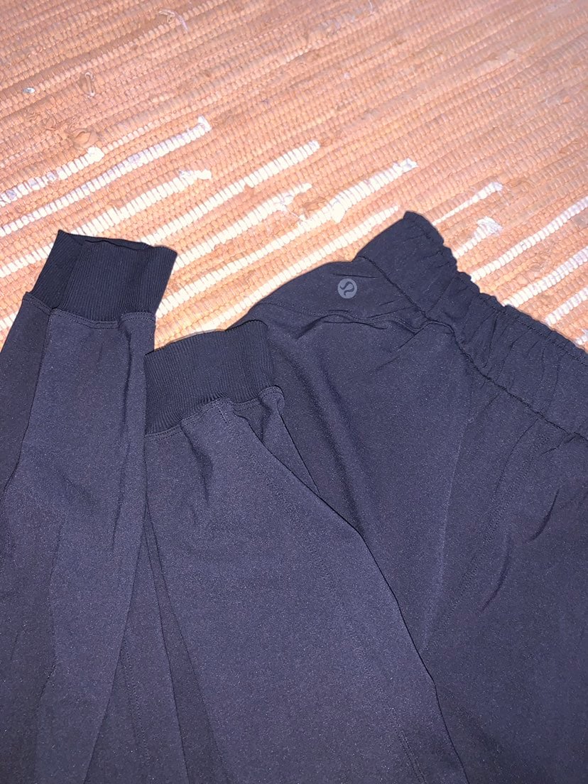 LULULEMON SIZE 8 JOGGERS