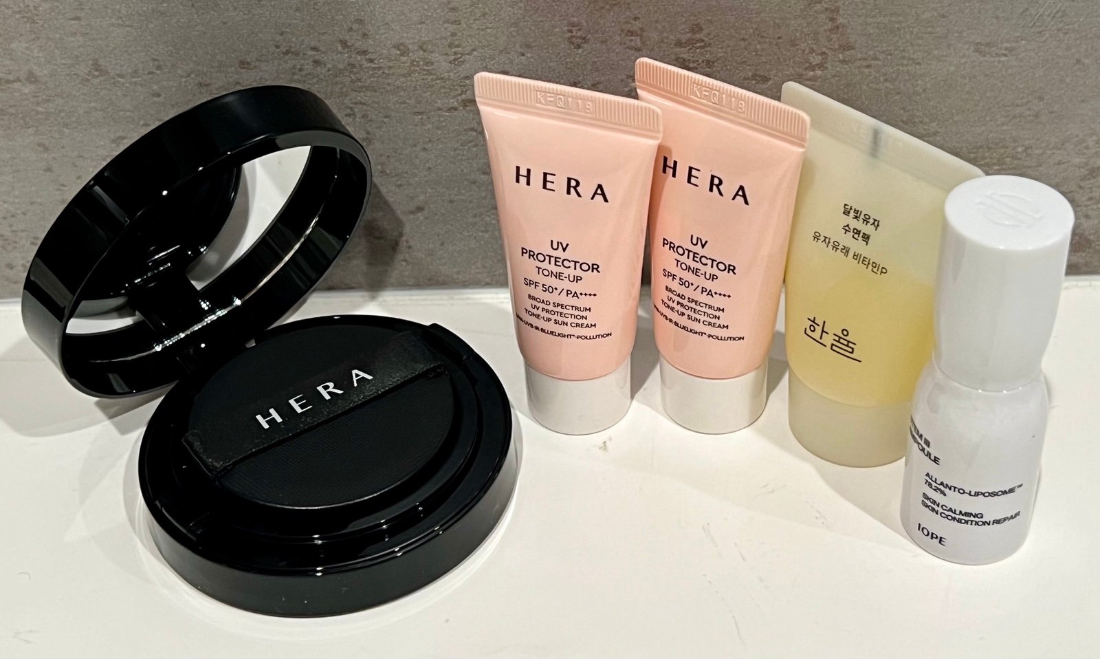 HERA black cushion foundation (new Formula) 23N1 15g (full size) & Free Gifts