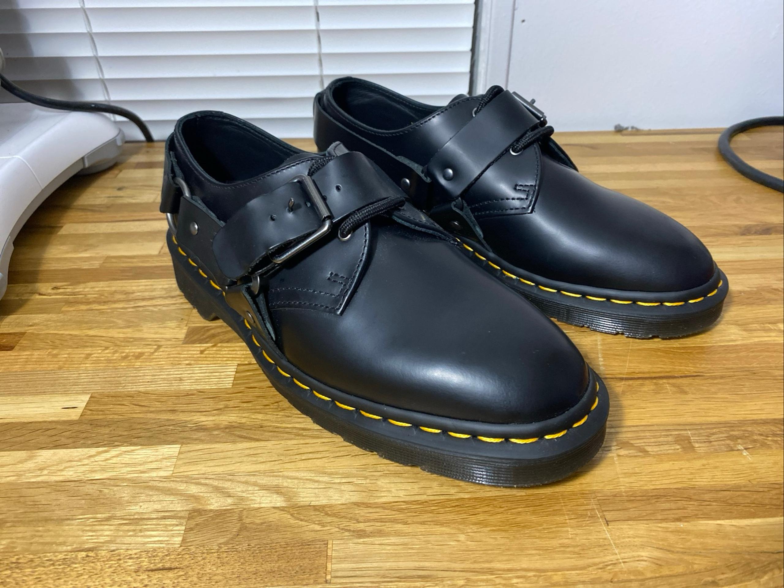 Womens Size 6 Dr Martens Henree Lace Up Buckle Derby Black Smooth Leather