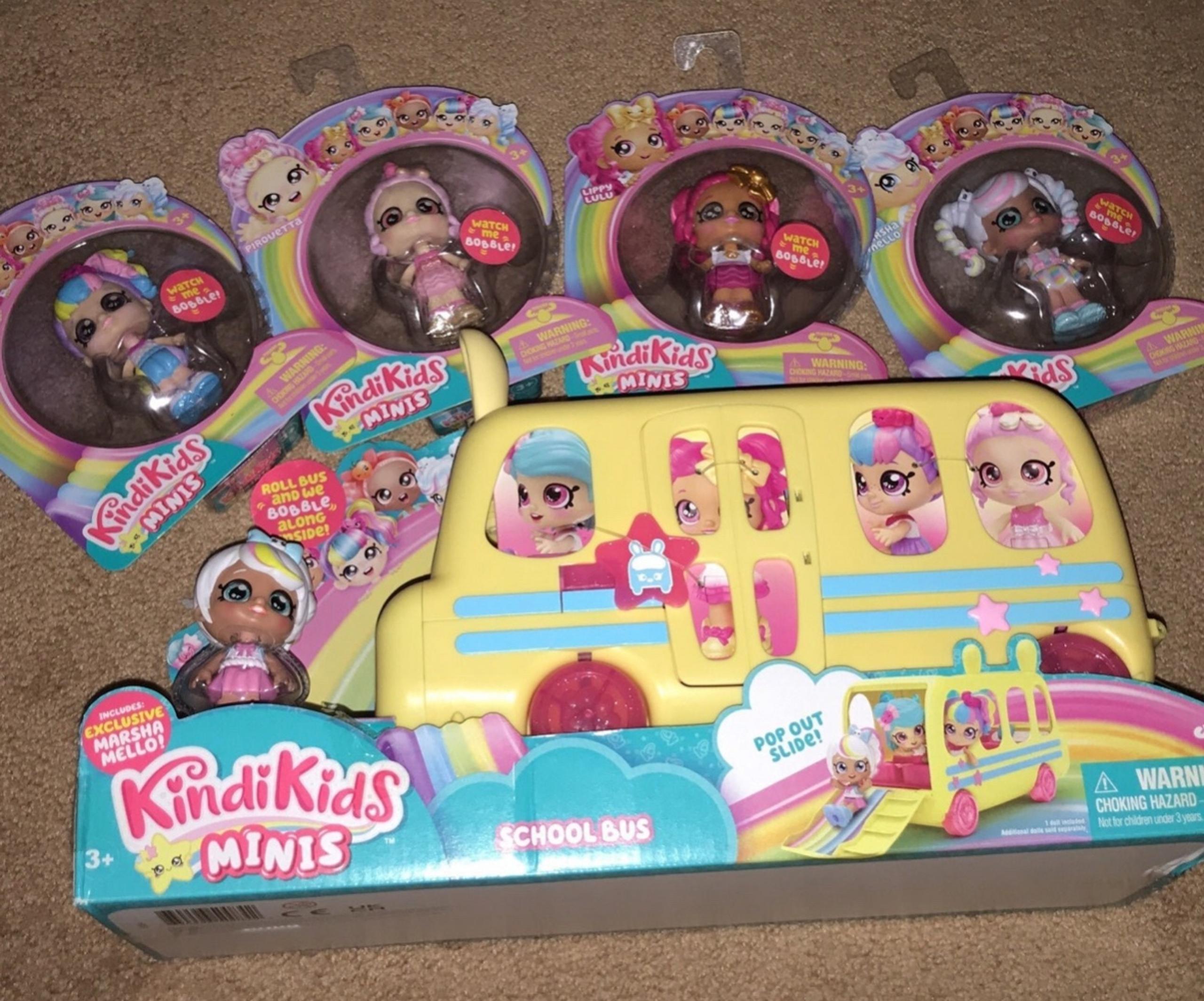 Kindi kids dolls and bus