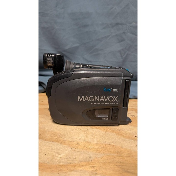Magnavox EasyCam Black VHS C Flying Erase Head Power Zoom Camcorder Plastic