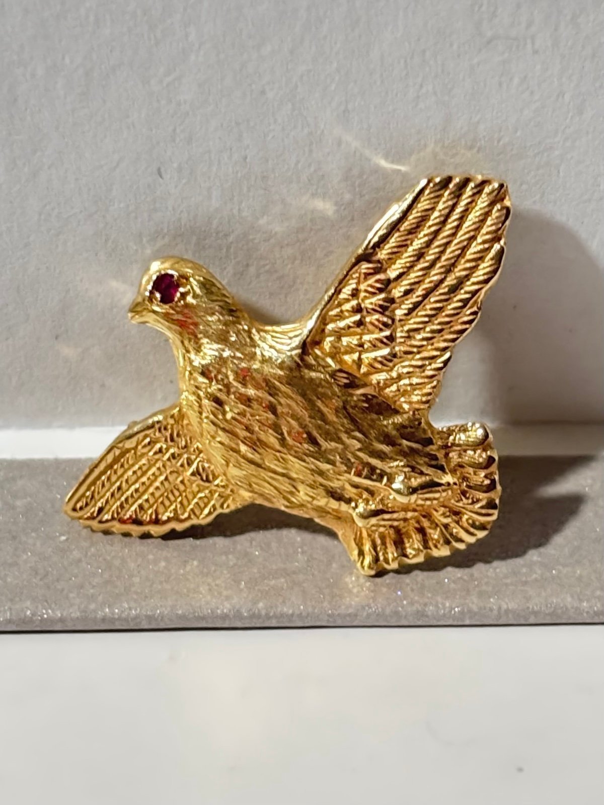 Vintage 14K Yellow Gold Ruby Eye Flying Bird Brooch Pin