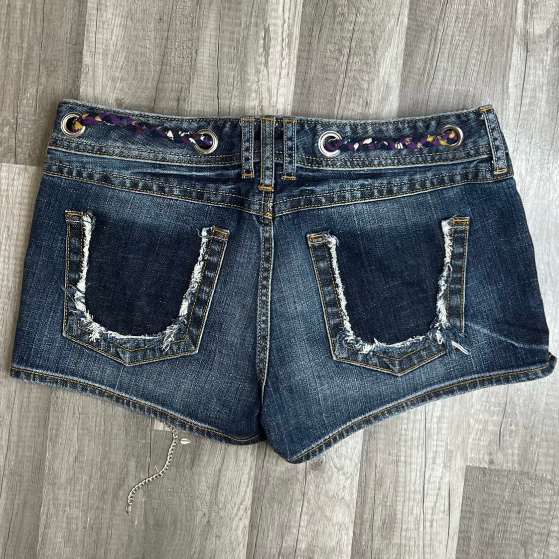 Express Low Rise Distressed Grommets Jean Denim Shorts Size 10
