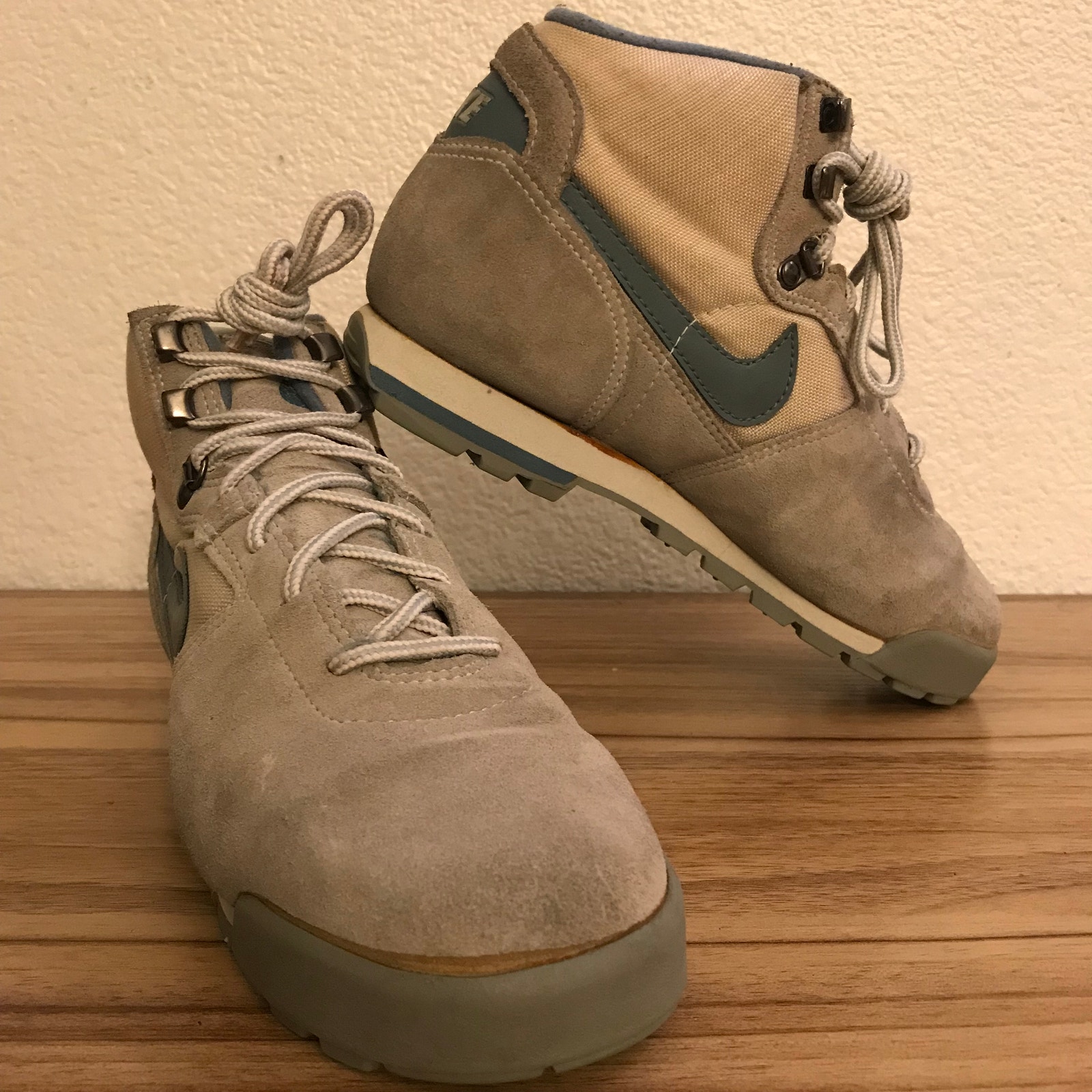 Nike Vintage ACG Mid Top Suede Gray Boots Women's Size 8 Made In Korea