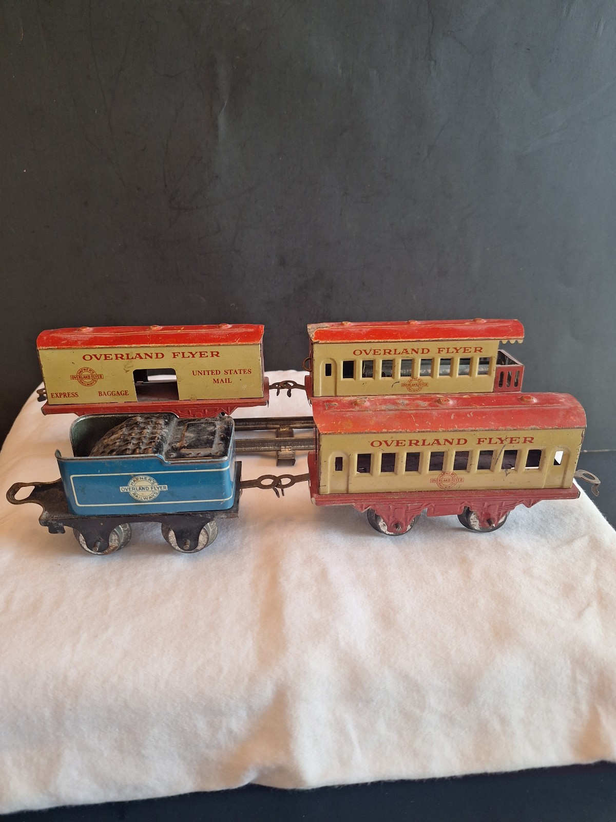 Vintage-Hafner's Overland Flyer train cars