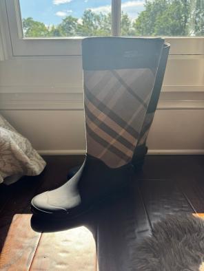 Burberry clemence rain boots sales